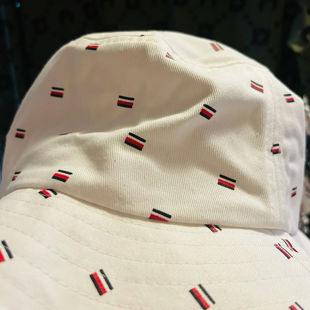 Bucket hat - Picture 1 of 2